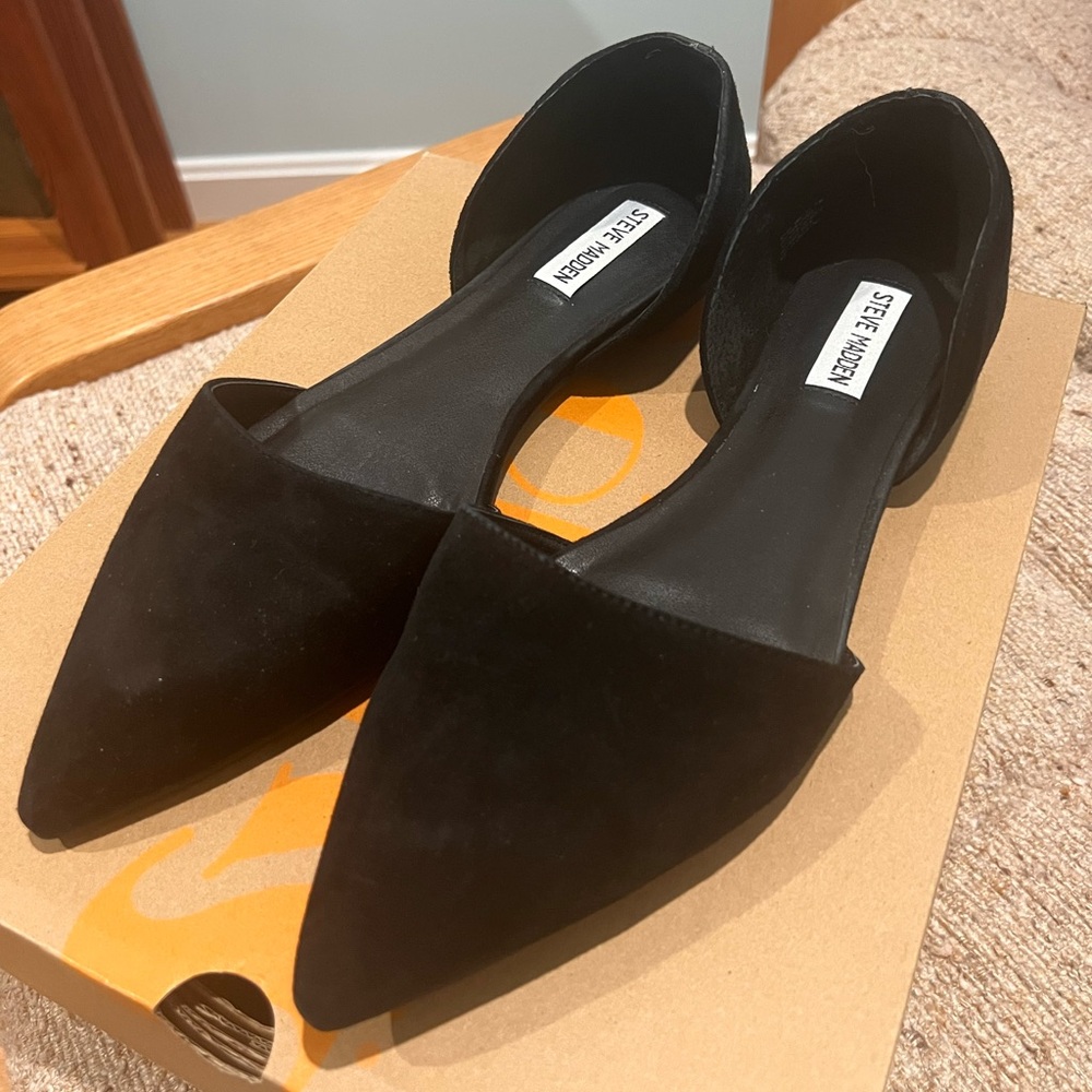 Black suede Steve Madden flats. Size 11M.